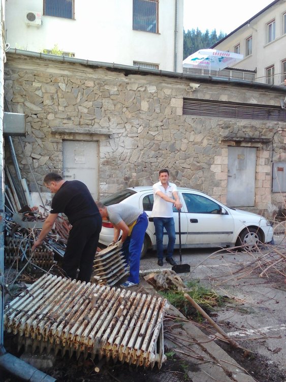 Полицаите в цялата област се включиха в кампанията за почистване