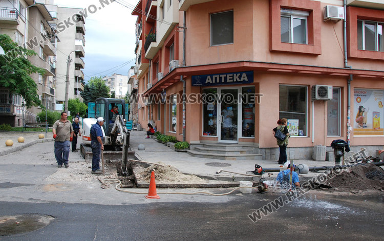 Копаят за газопровод на “Георги Кирков”, бликна вода