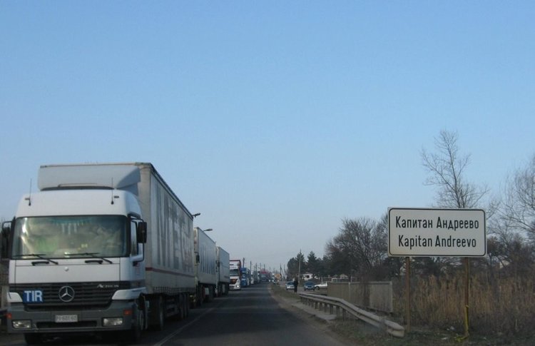 12-километрова опашка от тирове на ГКПП Капитан Андреево