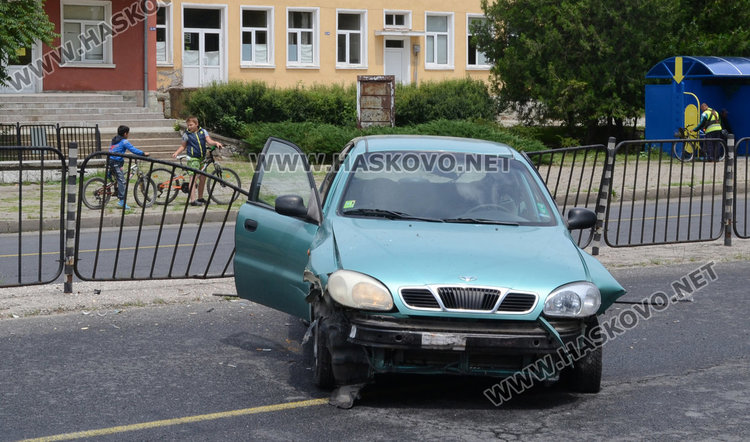 Мъртвопиян с Деу Ланос отнесе мантинелата до пешеходна пътека