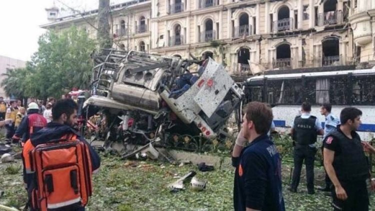 Експлозия разтърси центъра на Истанбул (видео)