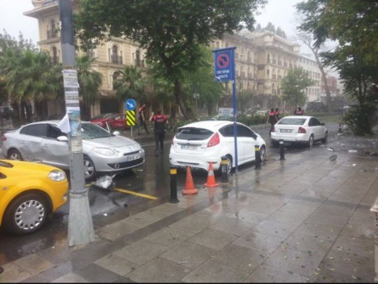 Експлозия разтърси центъра на Истанбул (видео)