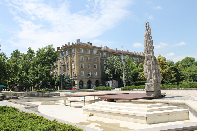 Без вода ще остане шадрава на площад "Поезия" това лято заради проблеми