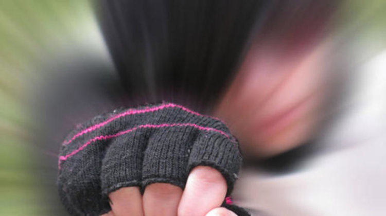 Бабаит нокаутира възрастен мъж след свада