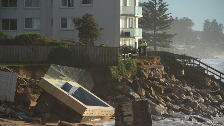 Трима загинали и седем изчезнали в Австралия заради наводнения (видео)