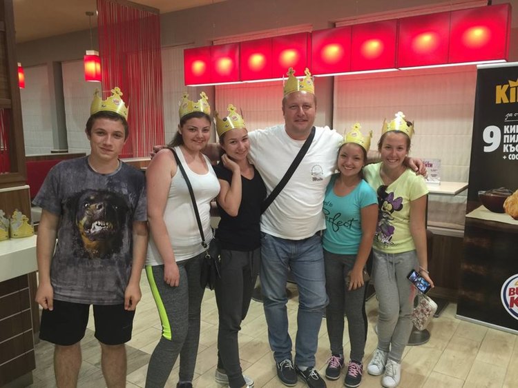 Петима млади кинолози видяха как се прави изложба в Ниш