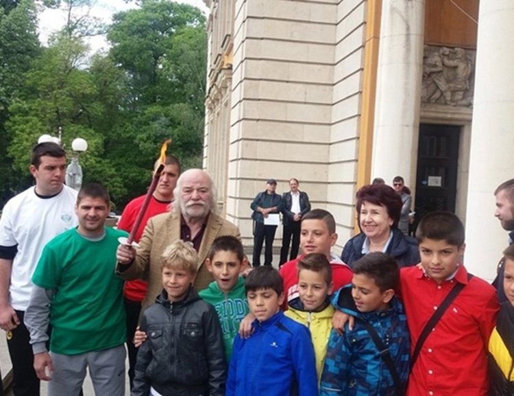 Евродепутатът Владимир Уручев и кметът Вяра Церовска откриха спортния празник в Перник