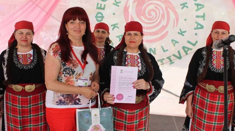 Успешно участие на „Родопчанка“ на Празника на розата в Казанлък