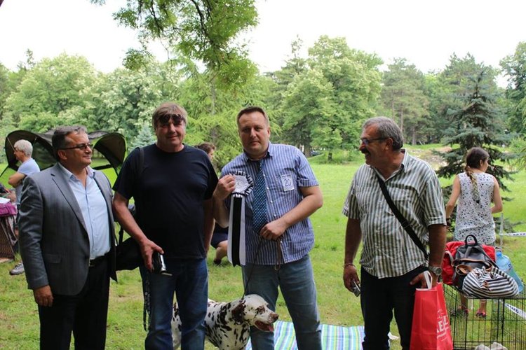 Петима млади кинолози видяха как се прави изложба в Ниш