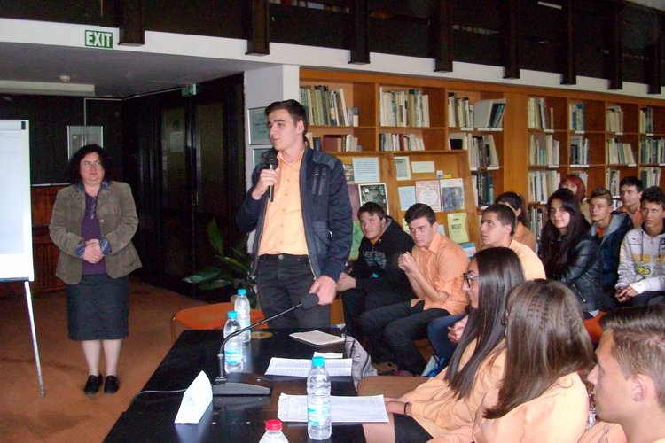 След оспорвана надпревара отборът на ПМГ спечели състезанието, посветено на първоучителите в Смолян