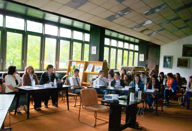 След оспорвана надпревара отборът на ПМГ спечели състезанието, посветено на първоучителите в Смолян