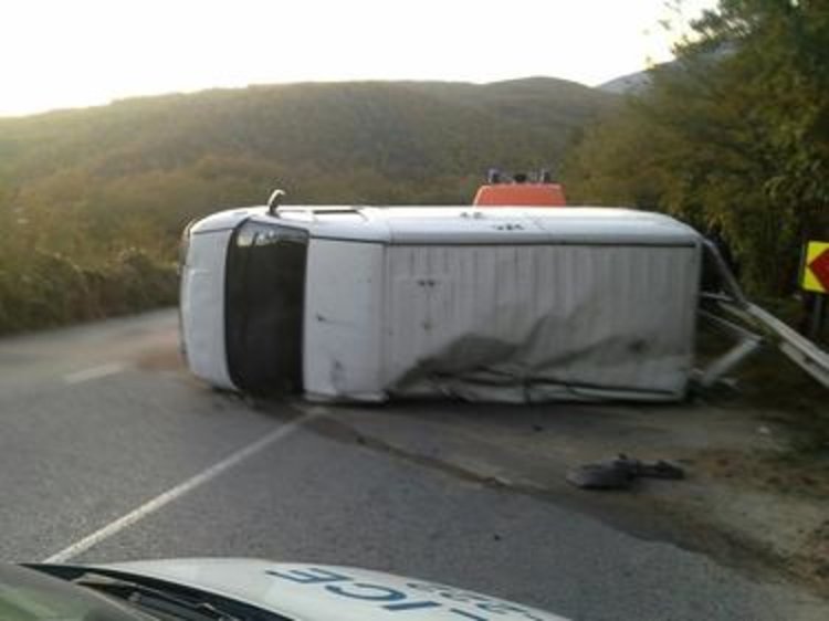 Джигит обърна бус, пробата му - 0,56 промила