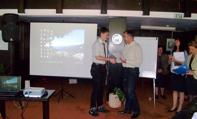 След оспорвана надпревара отборът на ПМГ спечели състезанието, посветено на първоучителите в Смолян