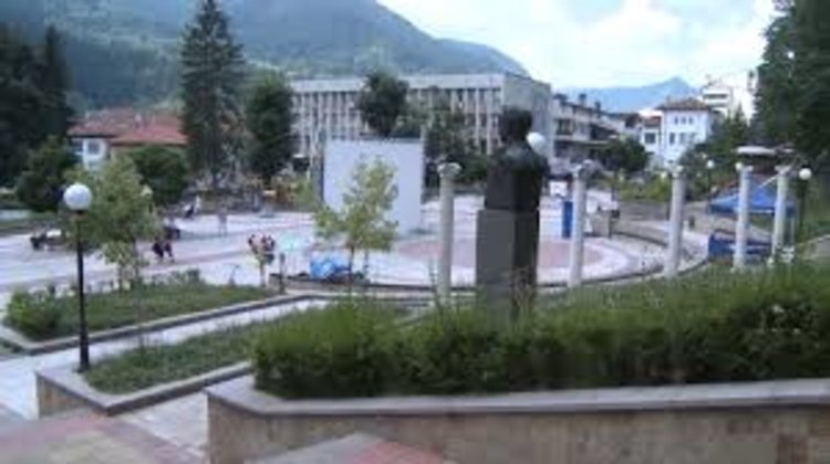 Лятно кино и европейски футбол на видео стена в центъра на Смолян