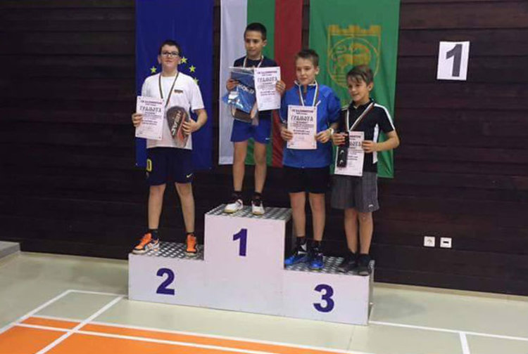Малки и големи бадминтонисти се представиха успешно през уикенда