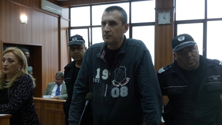 Съпругата на полицая Караджов пак на разпит, чака обвинение