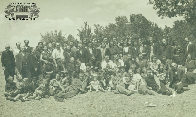 Снимка № 2,  Снимка от празника на хлебарите,  край манастира "Св. Спас" край с. Резбарци на 2 юни 1947 г..