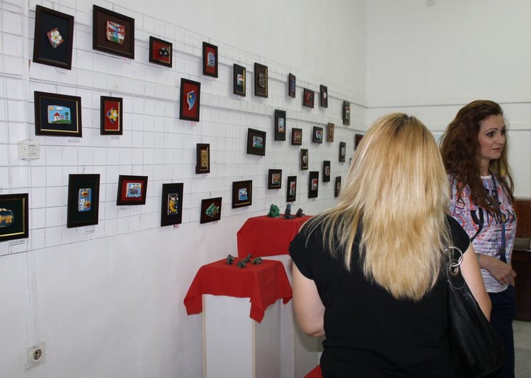 40 откупки на детски творби в Димитровград за #спаси жоро