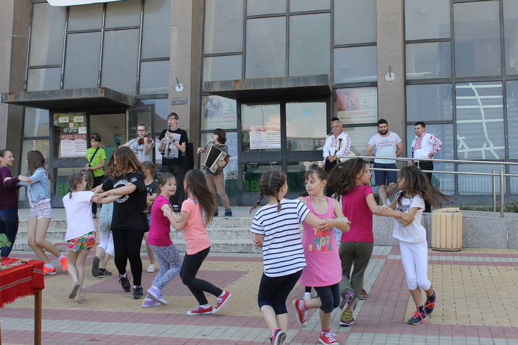 Малък панаир на занаятите откриха в Димитровград