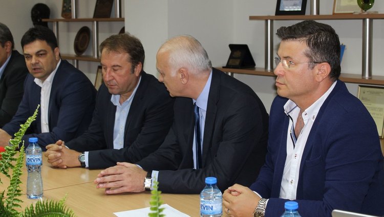 Турските инвеститори готови със завода след година