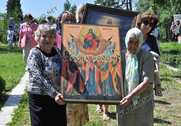 Десетки миряни изкачиха Ямача на Спасовден