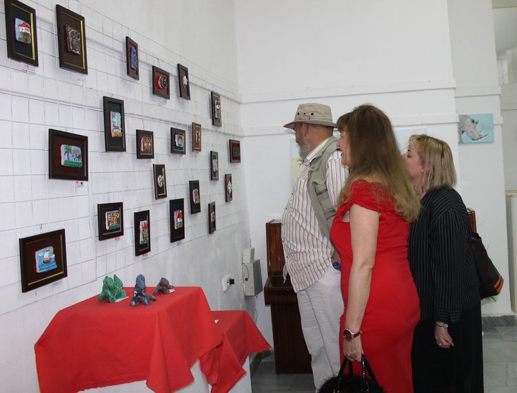 40 откупки на детски творби в Димитровград за #спаси жоро