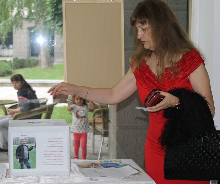 40 откупки на детски творби в Димитровград за #спаси жоро