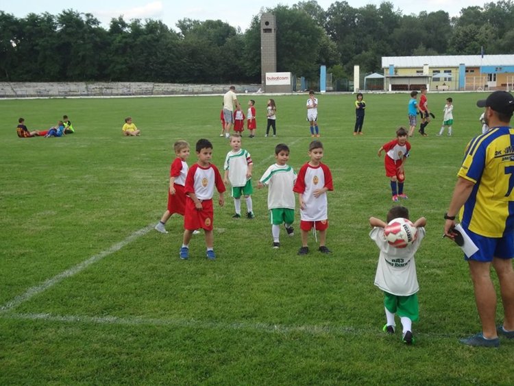 Седем димитровградски градини мерят сили в традиционен футболен турнир