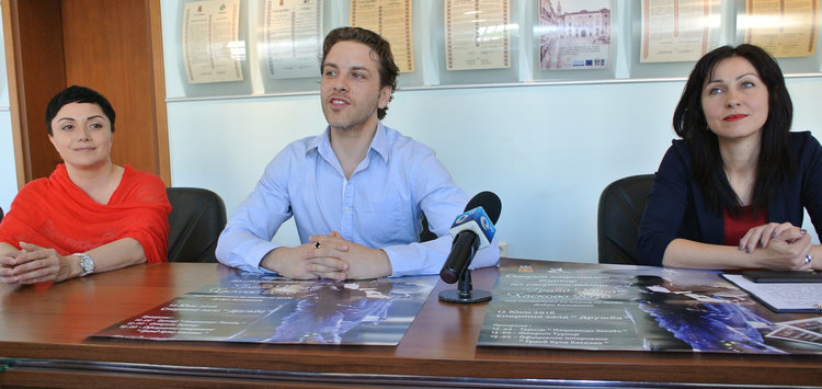 Заместник-кметът на  Хасково Милена Трендафилова/вляво/ също е също е била запалена по спортните танци