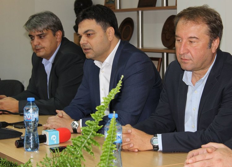 Турските инвеститори готови със завода след година