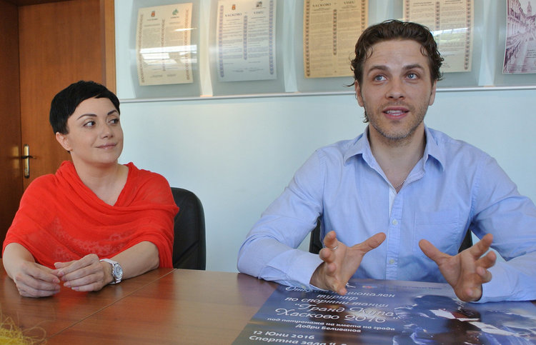 ръководителите на Клуб" Гранд"Павлина и Николай са щастливи, че имат възможност да  възстановят традицията 