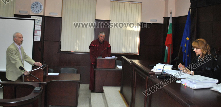 Десетокласници от Икономиката влязоха в съда