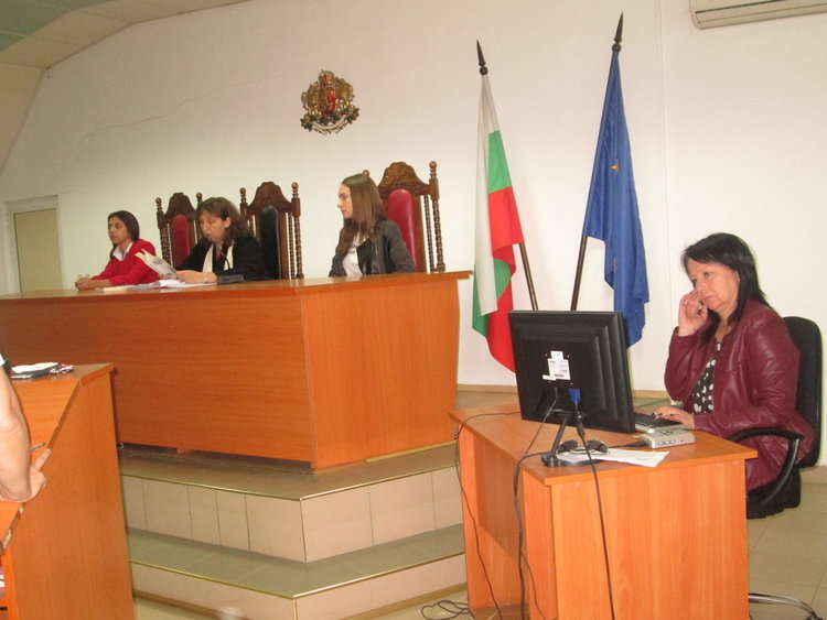 Славейковци взеха участие в симулативен съдебен процес