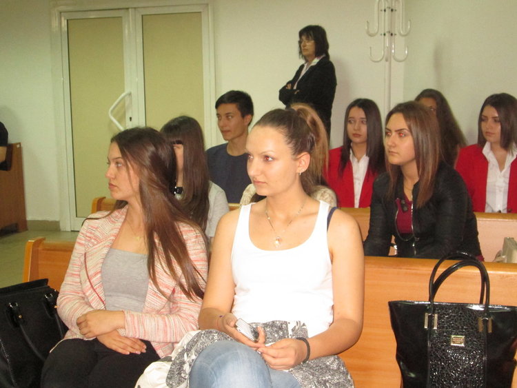 Славейковци взеха участие в симулативен съдебен процес