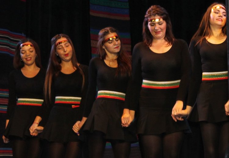 "Плетеница" отпразнува 10 години в препълнената зала на театъра