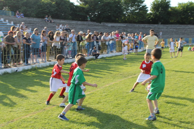 Градините "Приказка" и "Райна Княгиня" - победители в детския футболен турнир