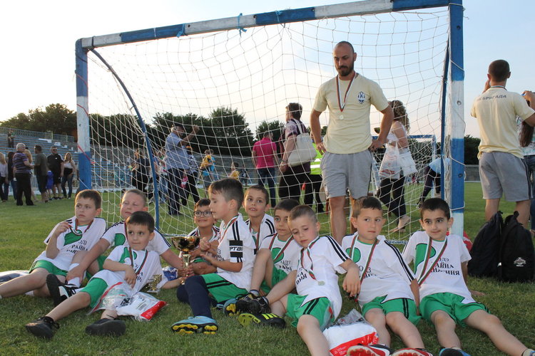 Отборът на "Райна Княгиня" е първи при 6-7 годишните