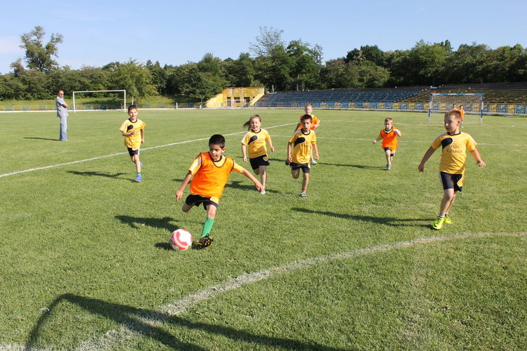 Градините "Приказка" и "Райна Княгиня" - победители в детския футболен турнир