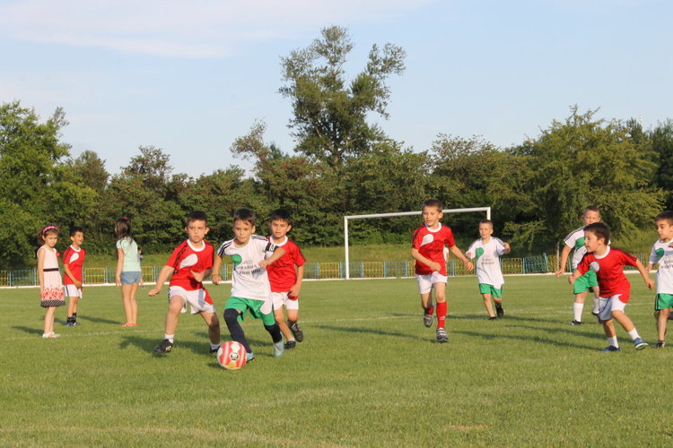 Градините "Приказка" и "Райна Княгиня" - победители в детския футболен турнир