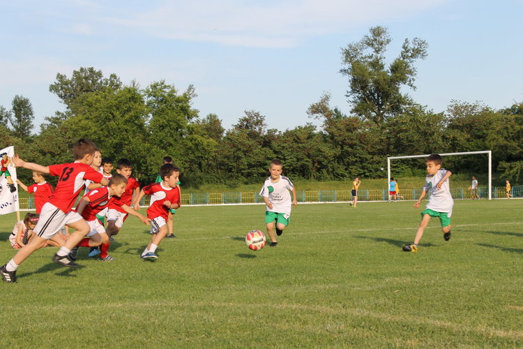 Отборите на "Приказка" и "Райна Княгиня" победиха в традиционния футболен турнир за детските градини в Димитровград, организиран по повод 1 юни
