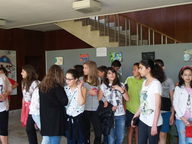 Изложба с детски рисунки на вселената в Обсераторията в Кърджали