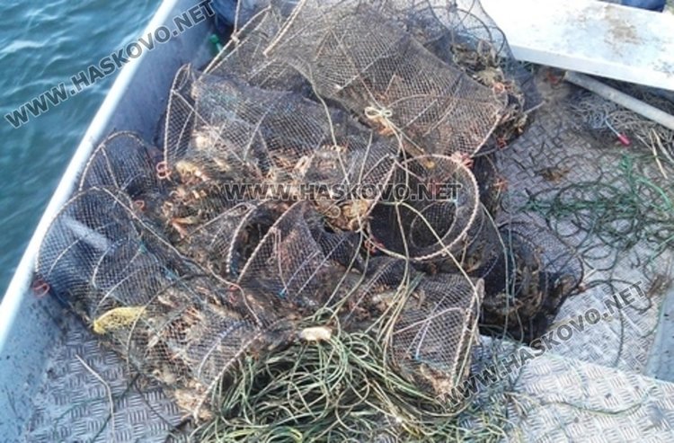 Бракониери с гумена лодка изгоряха пред закона