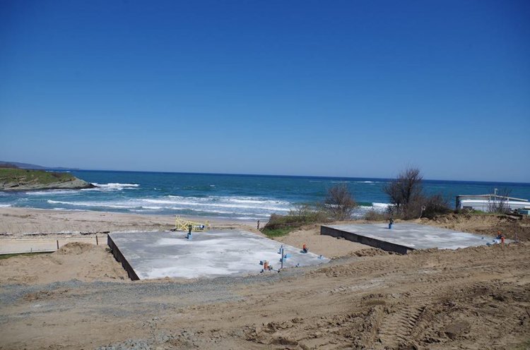 Дюните избягаха от къмпинг „Юг“, бетонът се оказа законен