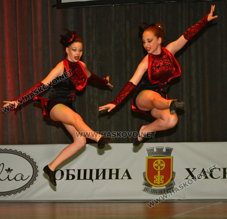 Мечето Теди поведе шествието на Вълшебен свят в Хасково