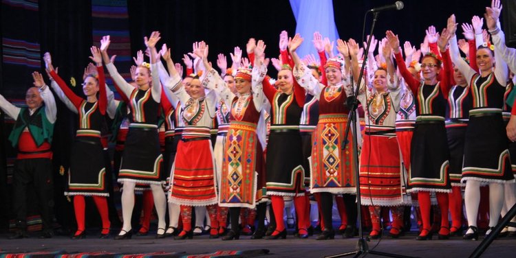 С танцов спектакъл "Завещаният код" клубът по фолк аеробика "Плетеница" отбеляза 10 години от основаването си