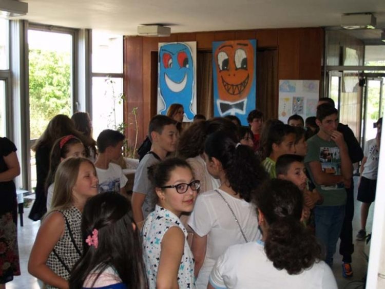 Изложба с детски рисунки на вселената в Обсераторията в Кърджали