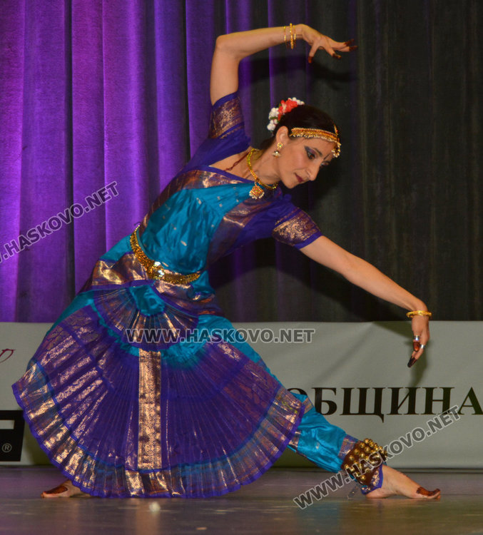 Мечето Теди поведе шествието на Вълшебен свят в Хасково