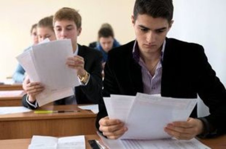 Математическата и Езиковата в Хасково сред 94 училища, наградени от МОН