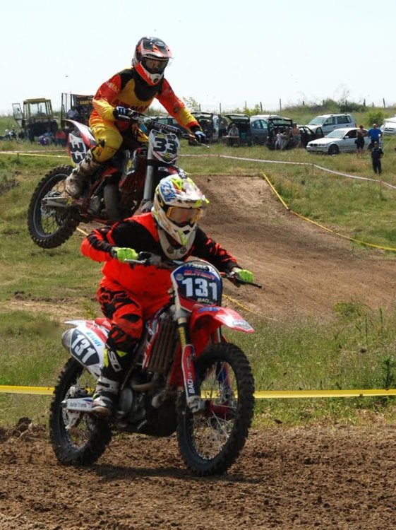 53-ма състезатели мериха сили в мотокрос край Горски извор