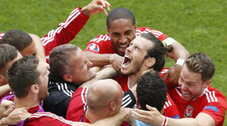 Уелс победи Словакия в битката на дебютантите